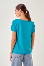 01038050_7116_3-BLUSA-MALHA-DECOTE-U