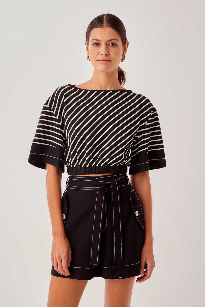 01038062_0002_3-BLUSA-MALHA-LISTRA-PB