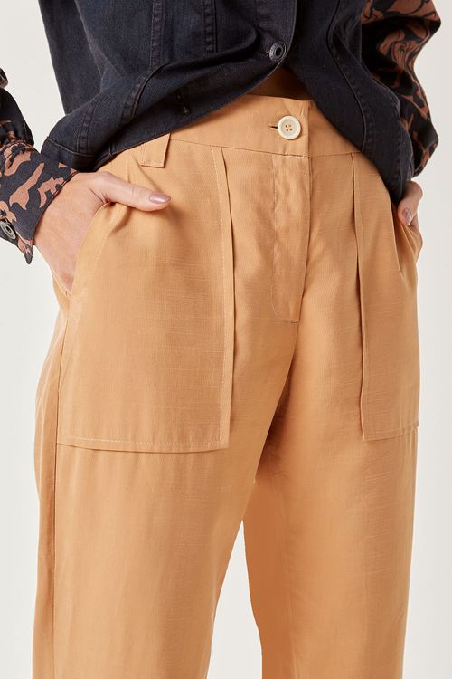 Calça Com Nervura e Bolsos - Bege