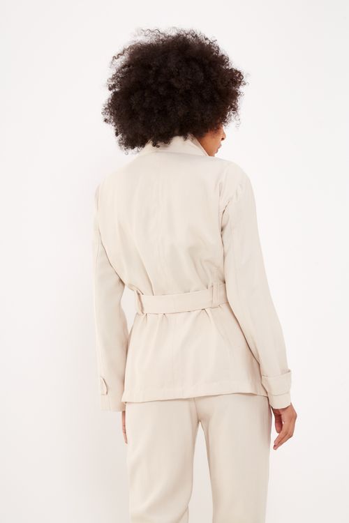 Casaco Recortes Com Bolso e Gola - Off Crema