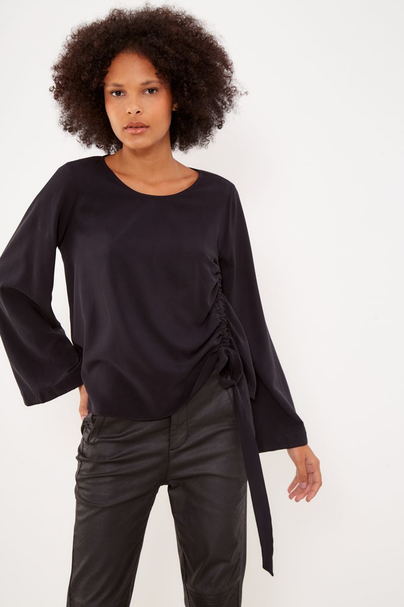 01039339_0002_3-BLUSA-CASUAL-FRANZIDO-LATERAL