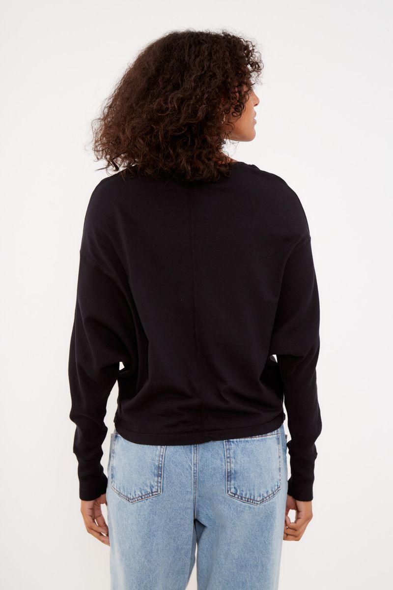 01040683_0002_2-BLUSA-MALHA-LATERAL-CANELADA