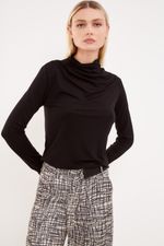 01040702_0002_3-BLUSA-MALHA-GOLA-FRANZIDO