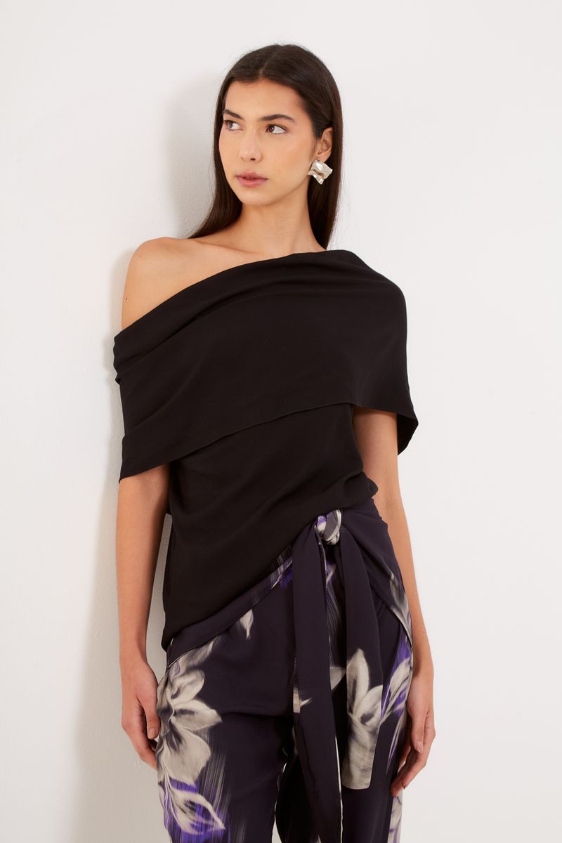 01040383_0002_2-BLUSA-GOLA-DEGAGE