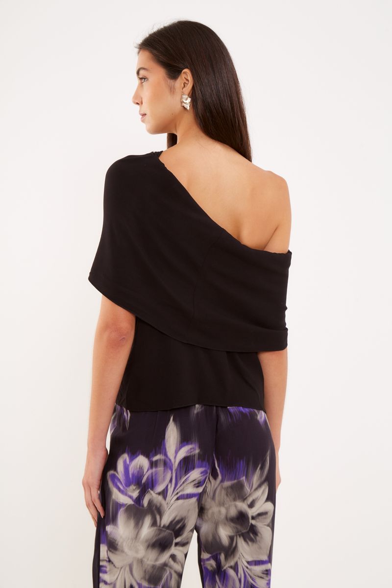 01040383_0002_3-BLUSA-GOLA-DEGAGE