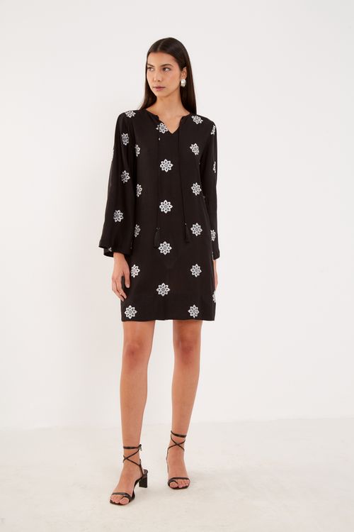 Vestido Bata Bordado Dália - Preto