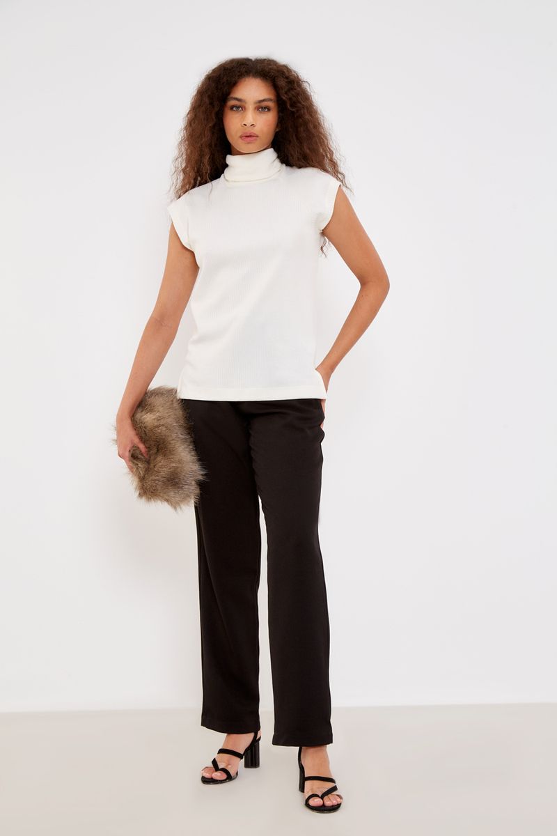 01042595_0072_1-BLUSA-MALHA-CASUAL-GOLA