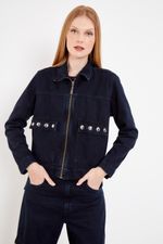 01042158_0057_2-JAQUETA-JEANS-C-TACHAS