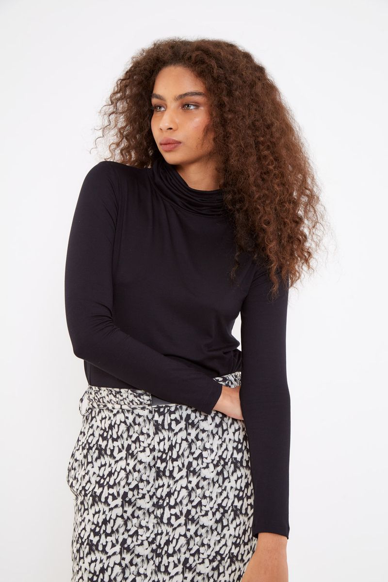 01042597_0002_2-BLUSA-GOLA-ROLE-LONGA