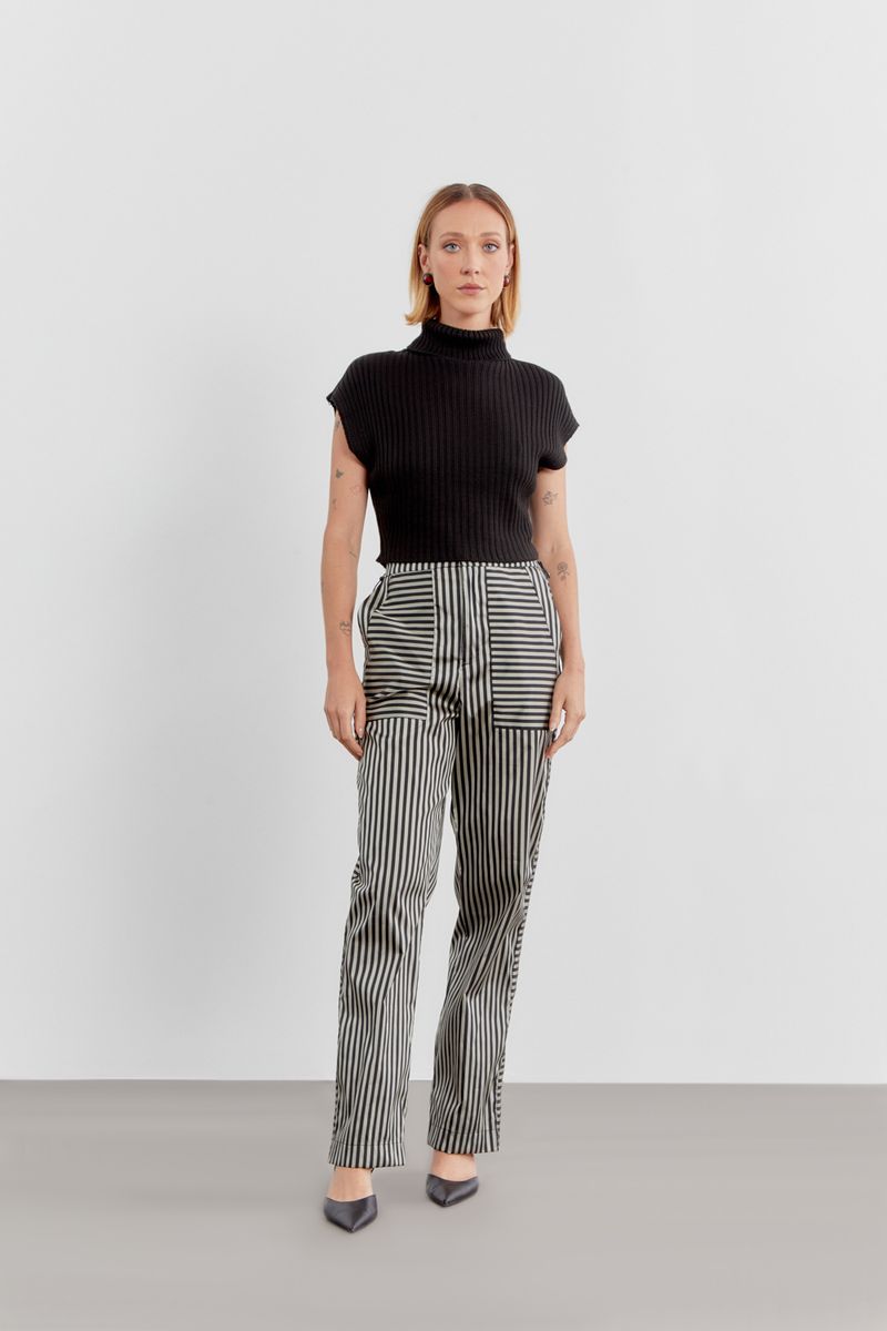 01042225_0002_1-BLUSA-TRICOT-GOLA-SIMPLES