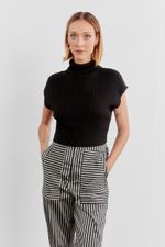 01042225_0002_2-BLUSA-TRICOT-GOLA-SIMPLES
