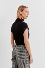 01042225_0002_3-BLUSA-TRICOT-GOLA-SIMPLES