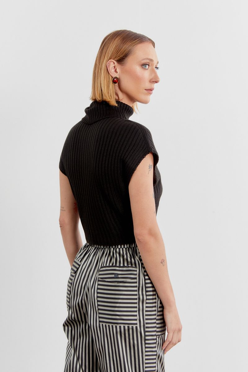 01042225_0002_3-BLUSA-TRICOT-GOLA-SIMPLES