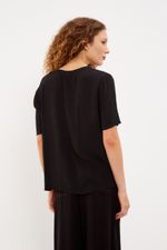 01042291_0002_3-BLUSA-BASICA-DECOTE-V