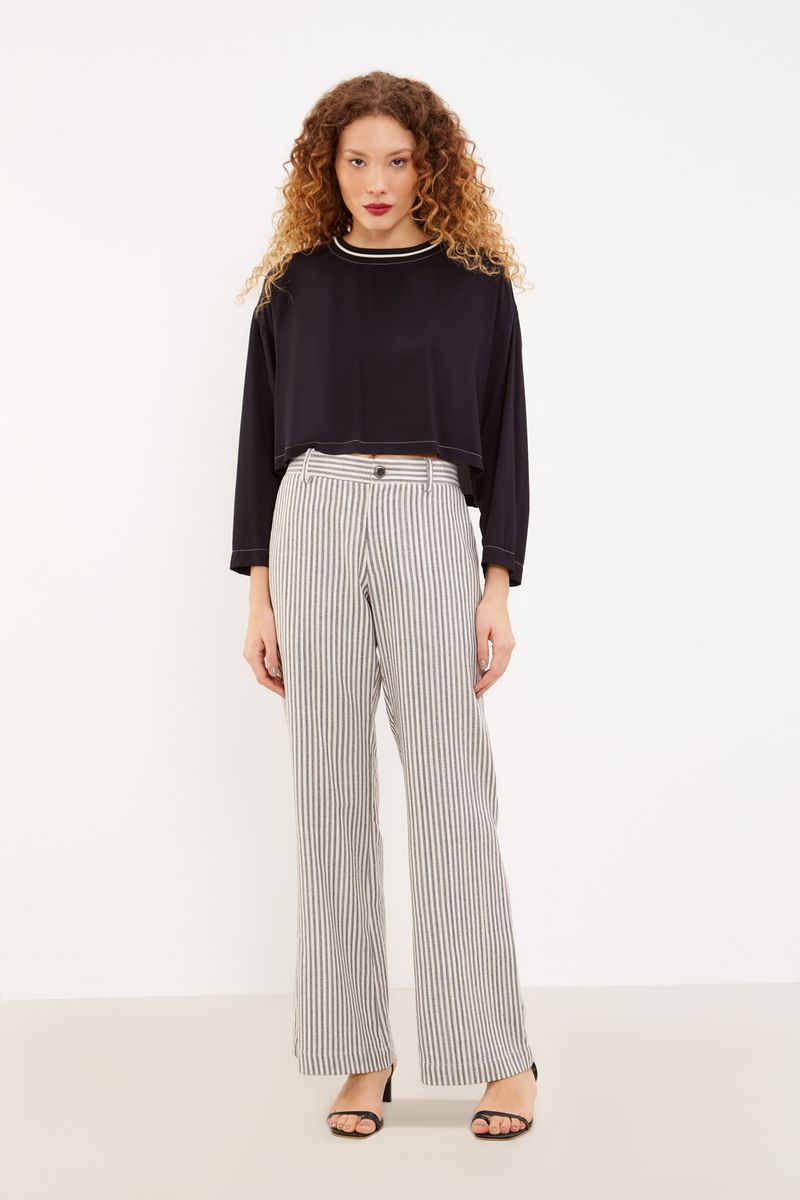 01040990_0002_1-BLUSA-CROPPED-CAVA-DESLOCADA