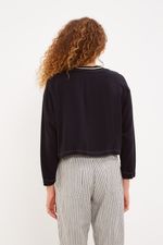 01040990_0002_3-BLUSA-CROPPED-CAVA-DESLOCADA