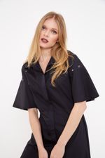 01042290_0002_2-VESTIDO-MIDI-MANGA-ILHOS