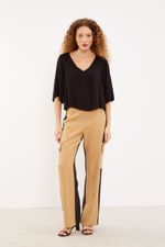 01042441_0002_1-BLUSA-PREGA-DECOTE-V