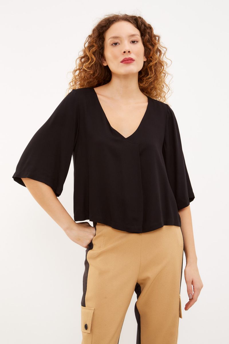 01042441_0002_2-BLUSA-PREGA-DECOTE-V