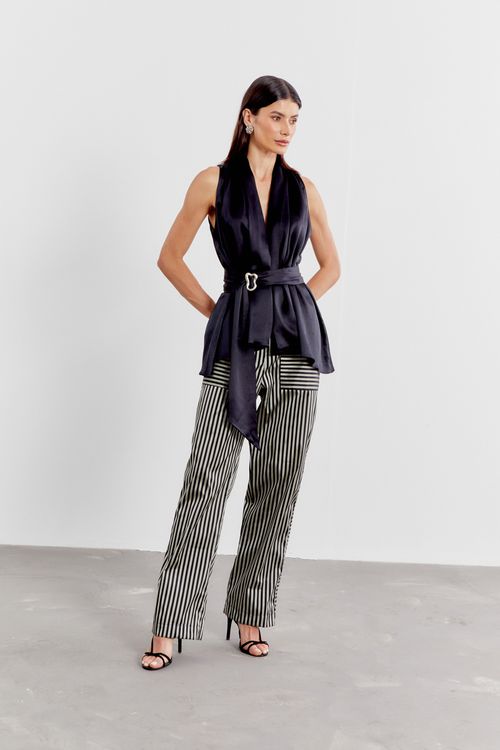 Blusa Elaborada Com Cinto - Preto