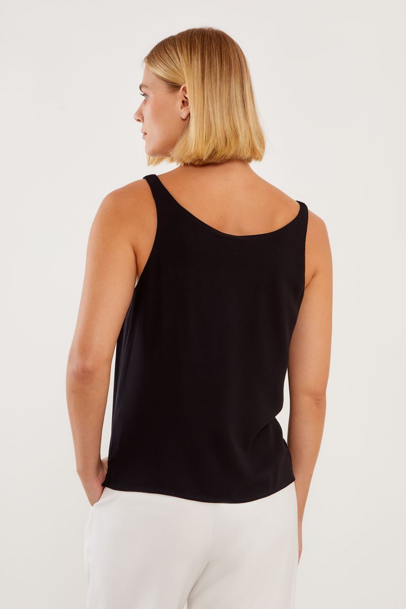 01043263_0002_3-BLUSA-CASUAL-DECOTE-U