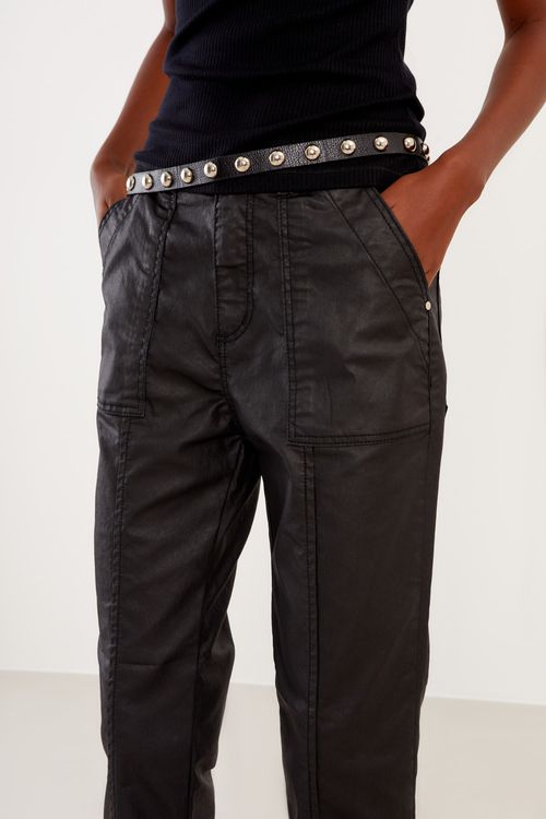 Calça Sarja Resinada Com Recortes - Preto