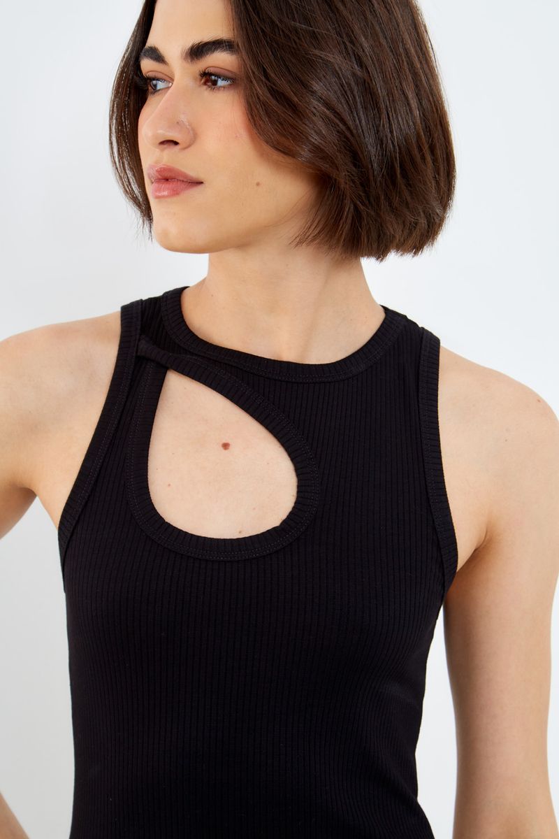 01044067_0002_3-BLUSA-MALHA-CUT
