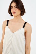 01044945_0004_3-BLUSA-DETALHE-PRETO-CONTRASTE