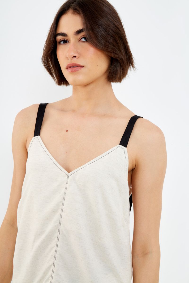01044945_0004_3-BLUSA-DETALHE-PRETO-CONTRASTE