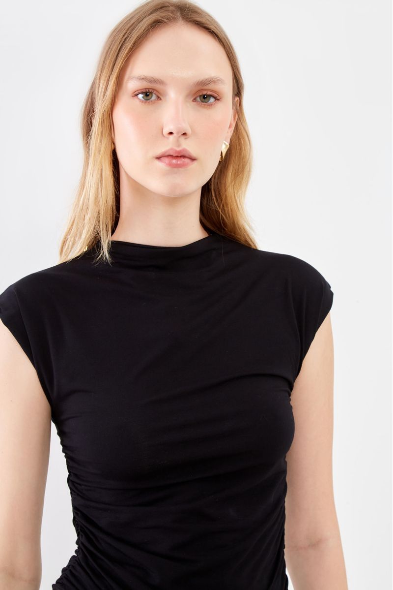 01044087_0002_3-BLUSA-MALHA-MANGA-TEE