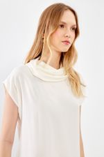 01045661_0072_3-BLUSA-DETALHE-GOLA