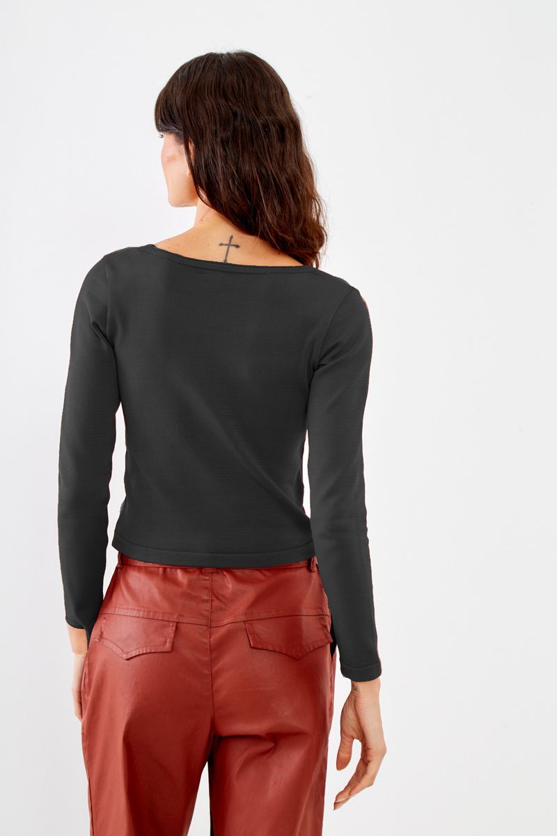 01044352_0002_2-BLUSA-TRICOT-DECOTE-QUADRADO