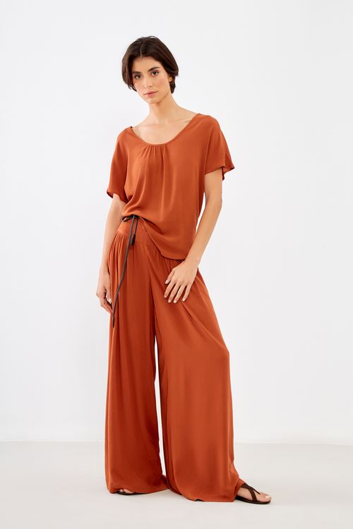 Blusa Casual Detalhe Decote - Mogno