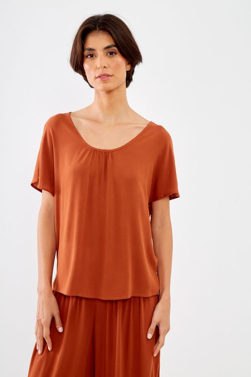 Blusa Casual Detalhe Decote - Mogno