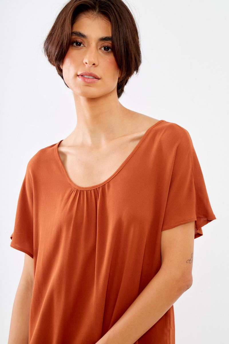 01045663_8415_3-BLUSA-CASUAL-DETALHE-DECOTE