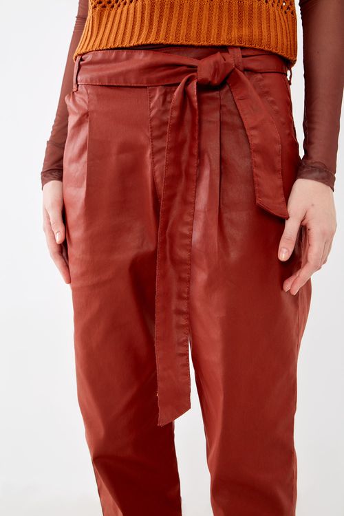 Calça Resinado Bolso Faca - Mogno