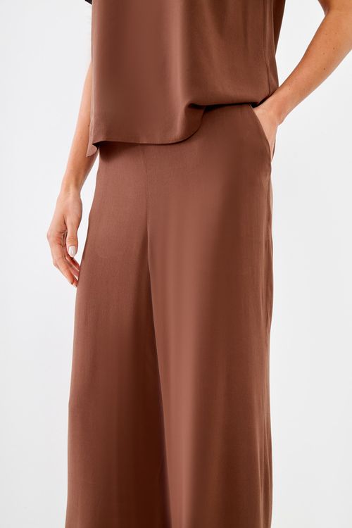 Calça Reta Casual Bolso Faca - Marrom Mocha