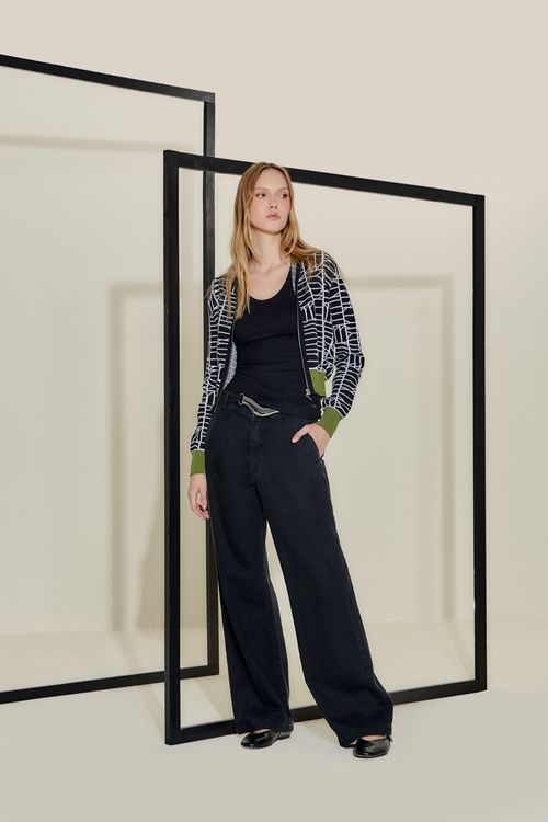 Calça Sarja Cinto Fivela - Preto