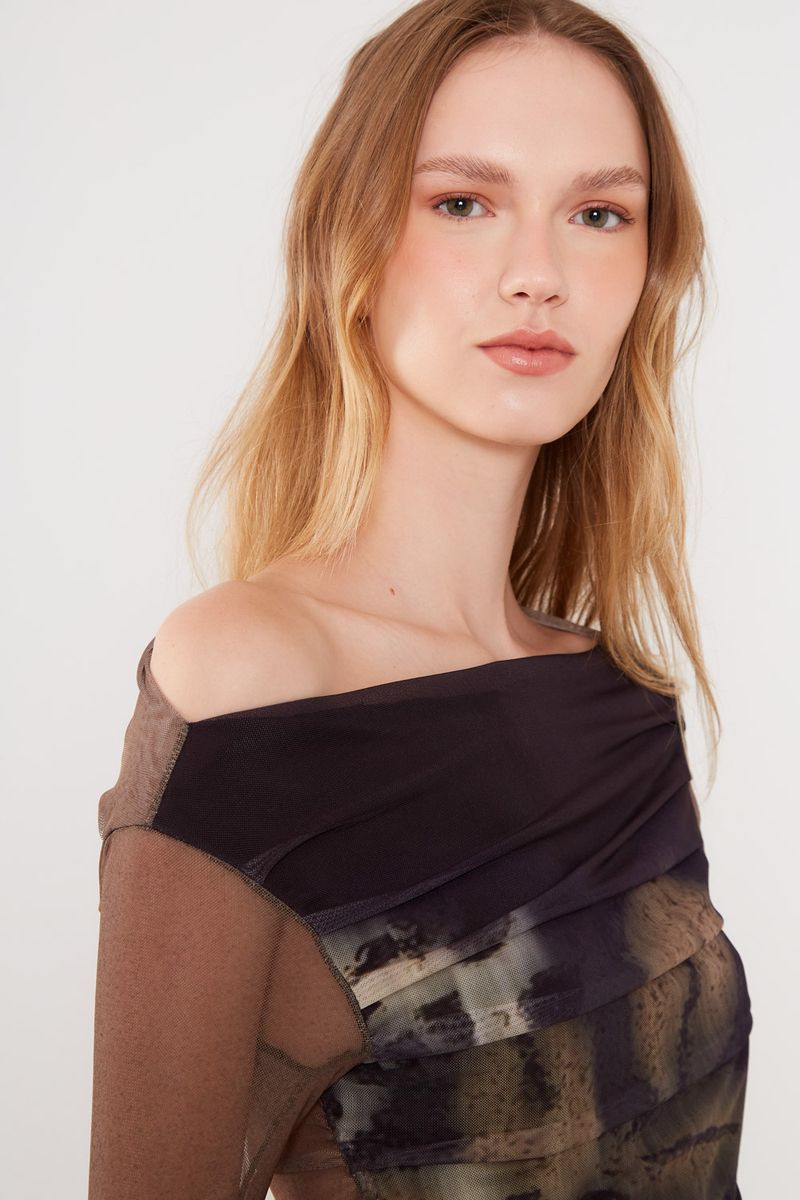01046072_0002_4-BLUSA-TULE-LUNA