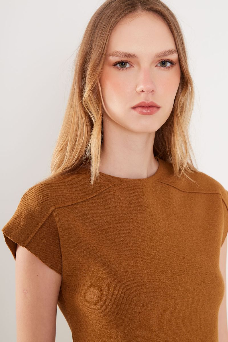 01044432_8122_4-BLUSA-TRICOT-OMBRO-RETO
