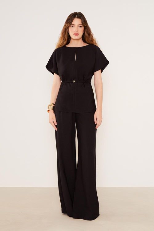 Blusa Casual Detalhe Decote - Preto