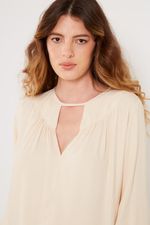 01045778_0004_4-BLUSA-CASUAL-DECOTE