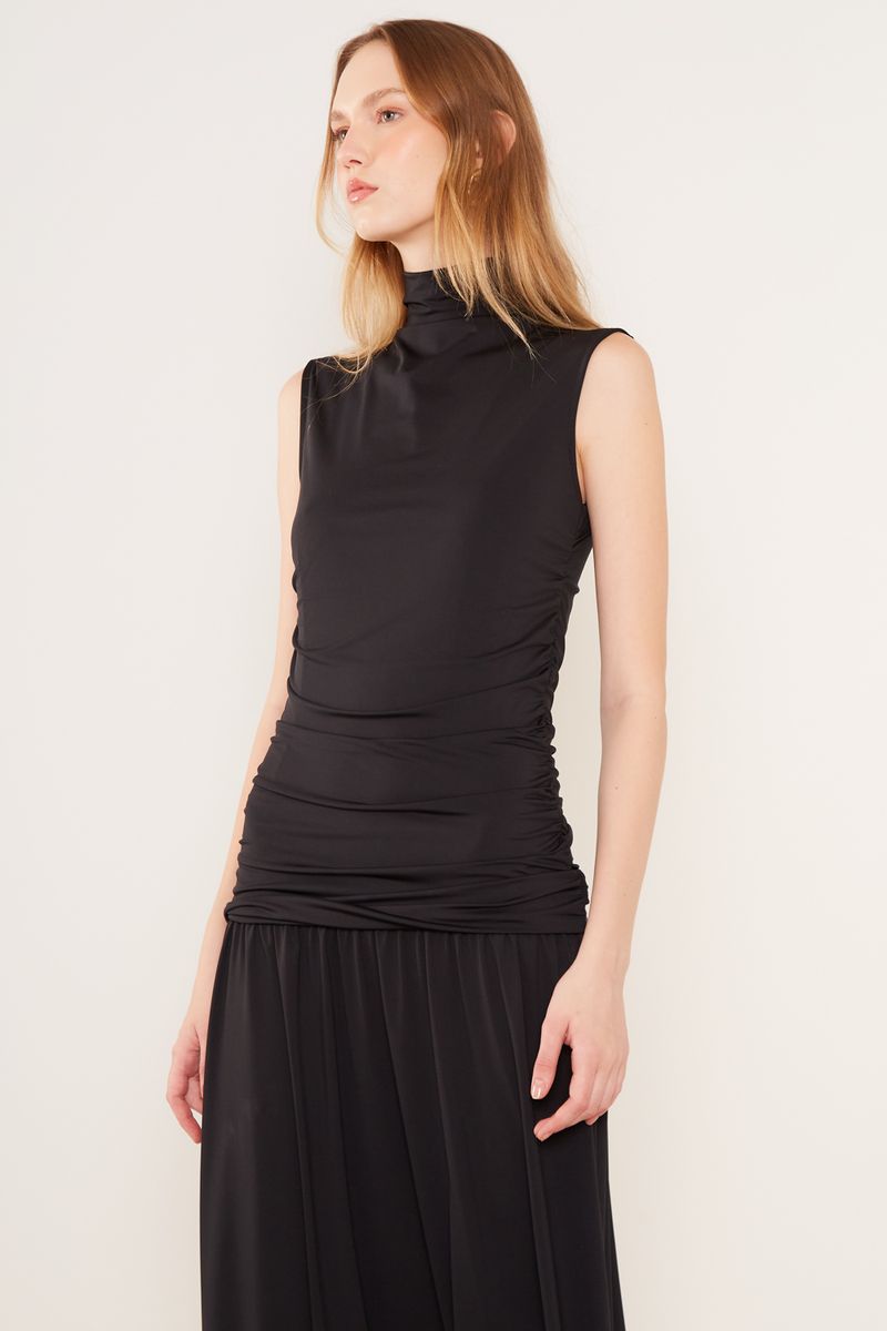 01046053_0002_2-VESTIDO-MALHA-LONGO-GOLA