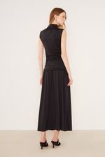 01046053_0002_3-VESTIDO-MALHA-LONGO-GOLA