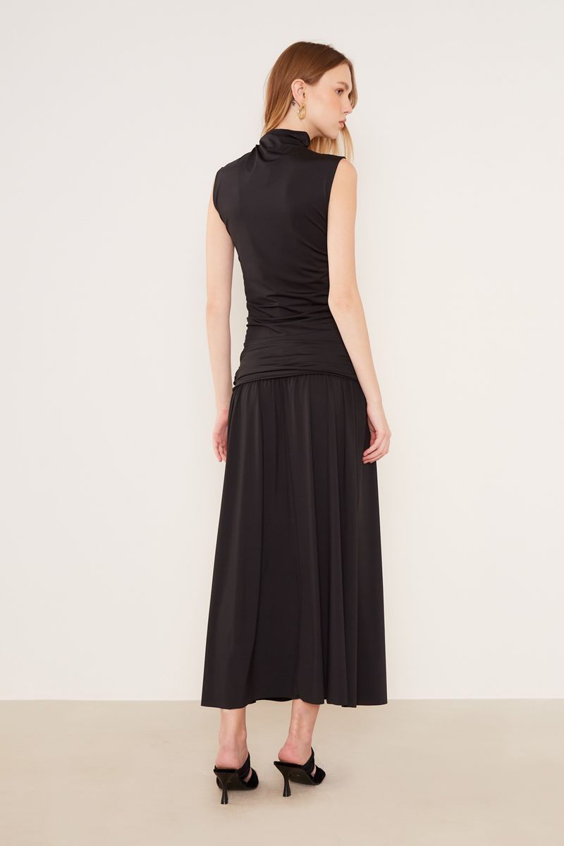 01046053_0002_3-VESTIDO-MALHA-LONGO-GOLA