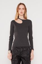 01044060_0010_1-BLUSA-MALHA-DECOTE-ASSIMETRICO