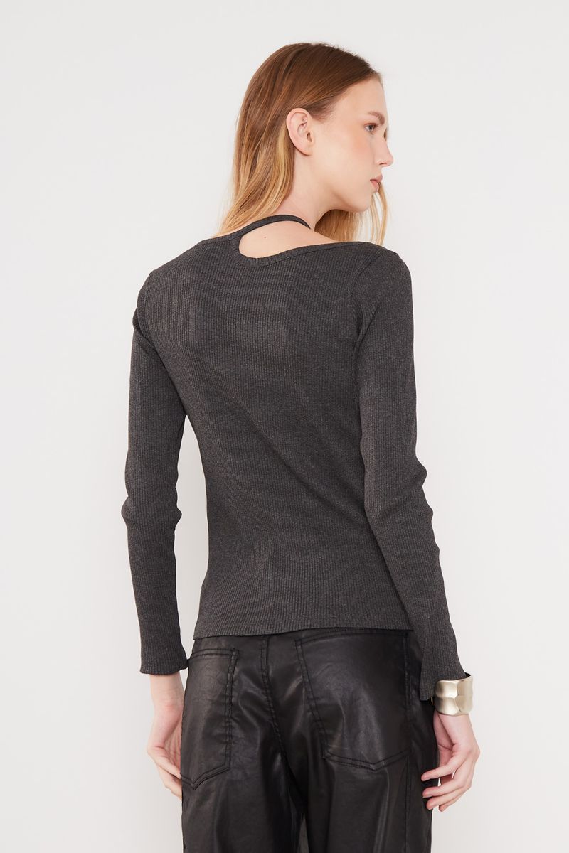 01044060_0010_3-BLUSA-MALHA-DECOTE-ASSIMETRICO