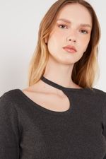 01044060_0010_4-BLUSA-MALHA-DECOTE-ASSIMETRICO