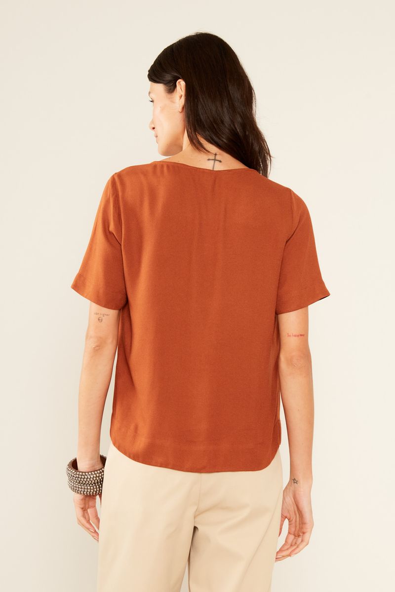 01047852_0170_4-BLUSA-CASUAL-DECOTE-V