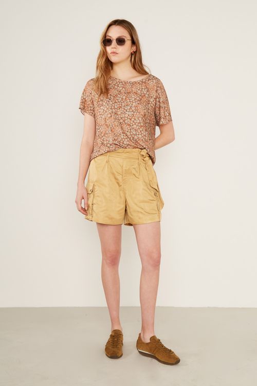 Short Sarja Bolso Aplicado - Bege Ambar